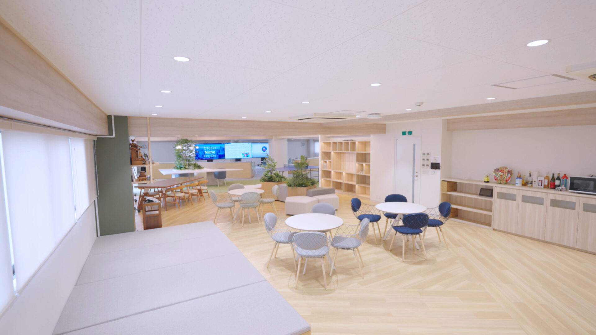 IL Holdings Office